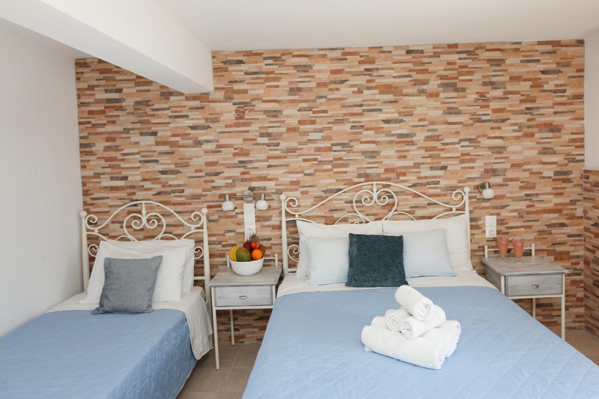Hotel Kastro Skiathos Town Exterior photo