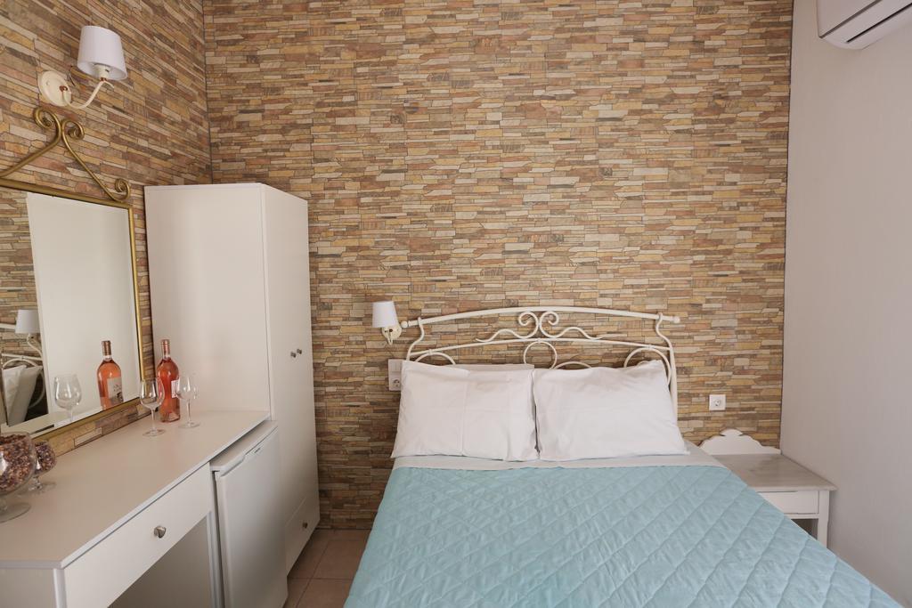 Hotel Kastro Skiathos Town Exterior photo
